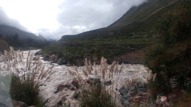 Peru 'nun başkenti Cusco' daki Machu Picchu 'ya yapılan İnka Patikası yürüyüşü sırasında, Peru And Dağları boyunca Urubamba Nehri boyunca yapılan çok günlük yürüyüş sırasında manzaralar görülüyor.