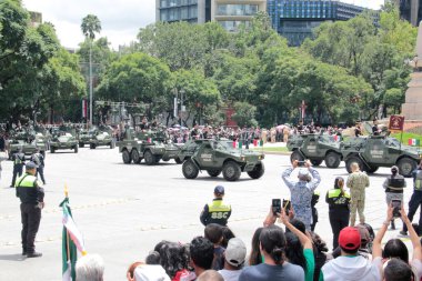 Mexico City, Mexico - 16 Eylül 2025: Bağımsızlık Günü 'nü kutlamak için ordu, donanma, hava kuvvetleri ve ulusal muhafızların katıldığı Mexico City' deki askeri geçit töreni