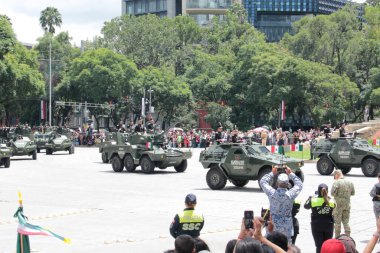 Mexico City, Mexico - 16 Eylül 2025: Bağımsızlık Günü 'nü kutlamak için ordu, donanma, hava kuvvetleri ve ulusal muhafızların katıldığı Mexico City' deki askeri geçit töreni