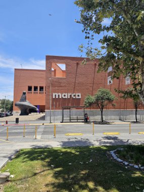 Monterrey, Nuevo Leon, Meksika - 30 Temmuz 2025: Monterrey Modern Sanat Müzesi, Monterrey, Nuevo Leon Makroplaza şehir kompleksi içinde