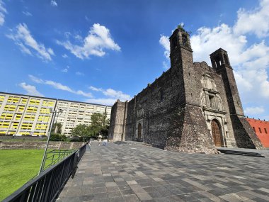 Mexico City, Mexico - 21 Temmuz 2025: Plaza de las Tres Culturas, Tlatelolco 'da 2 Ekim 1968' de CDMX 'te ölen öğrenciler için bir anma töreni