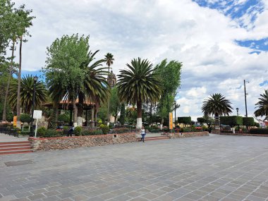 Tepotzotlan, Meksika Eyaleti, Meksika - 23 Ağustos 2023: Meksika Kolonisi Pueblo Magico, Ulusal Genel Vali Müzesi, bir park ve hafta sonu için restoranlar