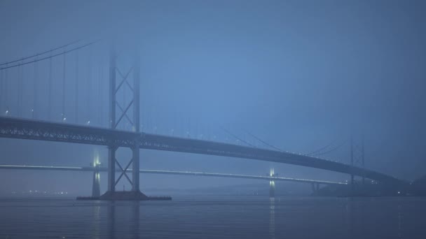 Μια Μεγάλη Κρεμαστή Γέφυρα Πάνω Από Τον Κόλπο Της Θάλασσας — Αρχείο Βίντεο