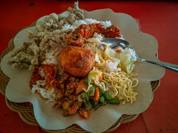 Gemengde Rijst Een Populaire Indonesische Specialiteit Rijst Maaltijd Met Diverse — Stockfoto