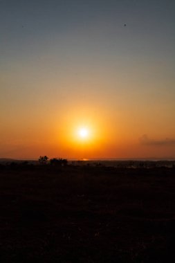Ufkun Üzerinde Altın Gün Doğumu