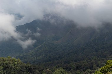 Sabah Sembalun köyünde dağ manzarası