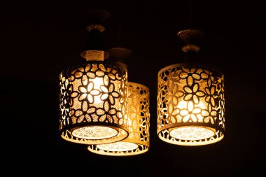 Ilık ışıkla antik iç aydınlatma