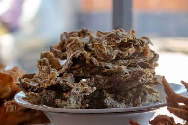 Stock image crispy and crunchy fried lung served on a plate