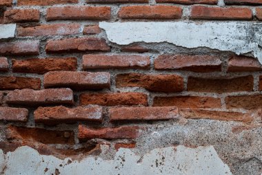 Eski tuğla duvarın dokusu çok kötü.