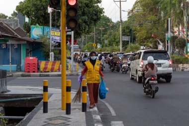 Şehir Temizliğini Sağlayan Kamu İşçisi - Mataram, Lombok, Endonezya 24 Ağustos 2024