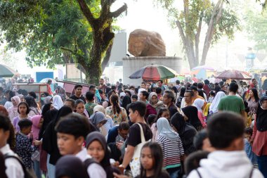 Teras Udayana 'da Halk Meydanı, Mataram, Lombok, Endonezya - 24 Ağustos 2024