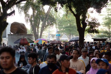 Teras Udayana 'da Halk Meydanı, Mataram, Lombok, Endonezya - 24 Ağustos 2024