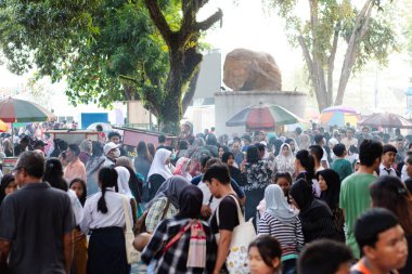 Teras Udayana 'da Halk Meydanı, Mataram, Lombok, Endonezya - 24 Ağustos 2024