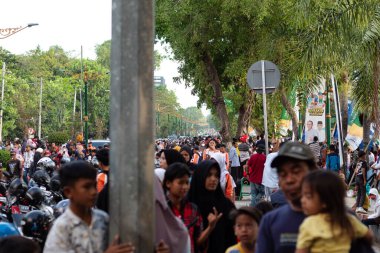 Teras Udayana 'da Halk Meydanı, Mataram, Lombok, Endonezya - 24 Ağustos 2024