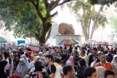 Teras Udayana 'da Halk Meydanı, Mataram, Lombok, Endonezya - 24 Ağustos 2024