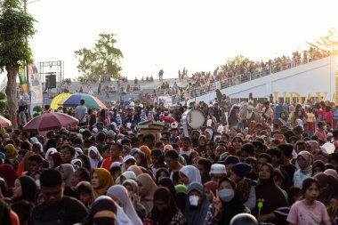 Teras Udayana 'da Halk Meydanı, Mataram, Lombok, Endonezya - 24 Ağustos 2024