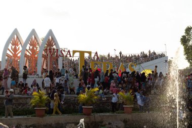 Teras Udayana 'da Halk Meydanı, Mataram, Lombok, Endonezya - 24 Ağustos 2024
