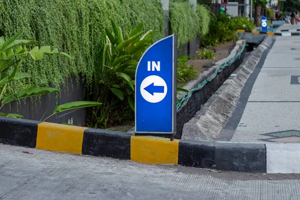 Mavi Yön Sol Ok ile İmzala