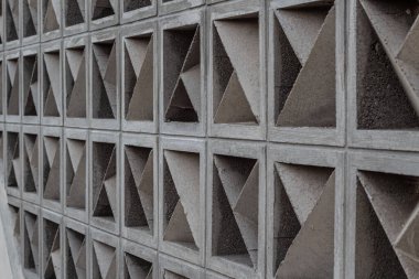 Kalıplı Beton Cephesi - Tekrarlayan Geometrik Desen