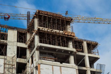 Gelişmekte Olan Yüksek Katlı İnşaat - Kentsel Kalkınma ve Modern Mimarlık