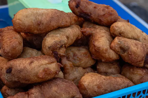 Sokak Gıda Dükkanında Endonezyalı Kızarmış Atıştırmalıklar