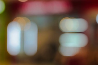 Sıcak ve renkli Bokeh ışıkları soyut bir şenlik ortamı yaratır