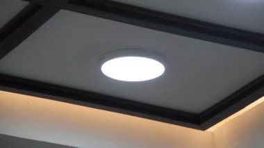 Tavandaki ışık, stok fotoğrafı.