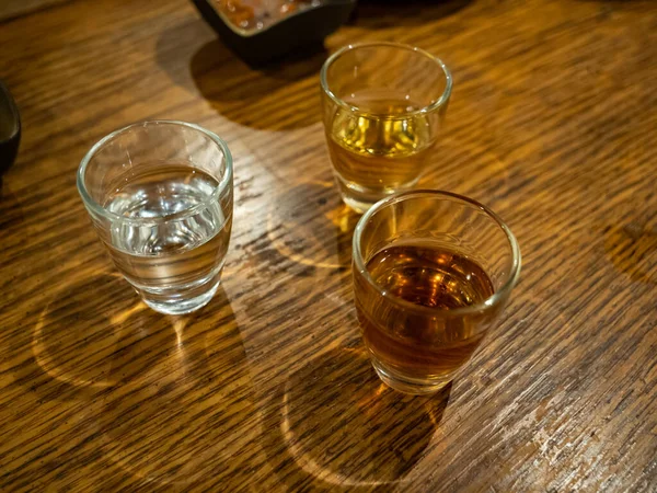 Tres Copas Pequeñas Alcohol Exótico Restaurante — Foto de Stock