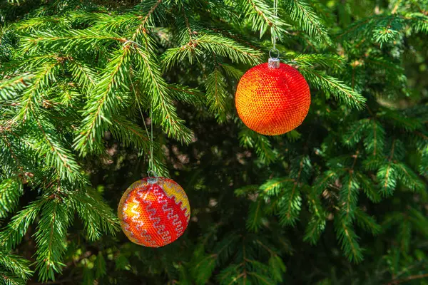 Exquisites Handgemachtes Weihnachtsblasenspielzeug Aus Perlen Auch Als Weihnachtskugel Oder Weihnachtszwiebel — Stockfoto