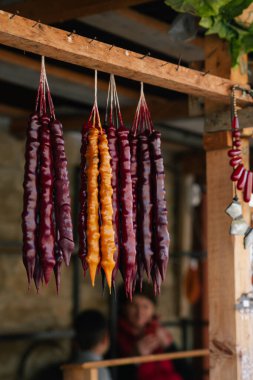 Yerel pazarda geleneksel Türk lokumu satılıyor