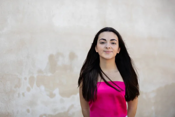 Menina Adolescente Morena Sorrindo Retrato Uma Jovem Espanhola Linda Bonita — Fotografia de Stock
