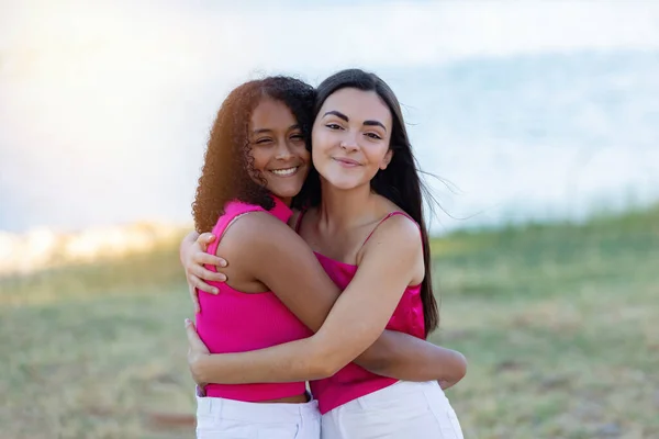 Multiethnic Firends Going Beautifu Day Summer Together — Stock fotografie