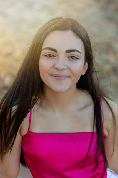 Junges Hispanisches Mädchen Lächelt Glücklich Park — Stockfoto