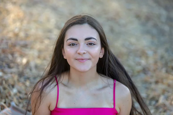 Young Hispanic Girl Smiling Happy Standing Park ロイヤリティフリーのストック画像