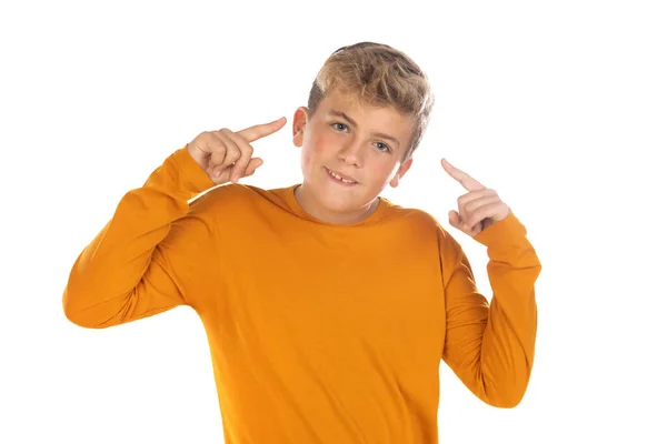 穿着白色背景的橙色T恤的青少年 免版税图库照片