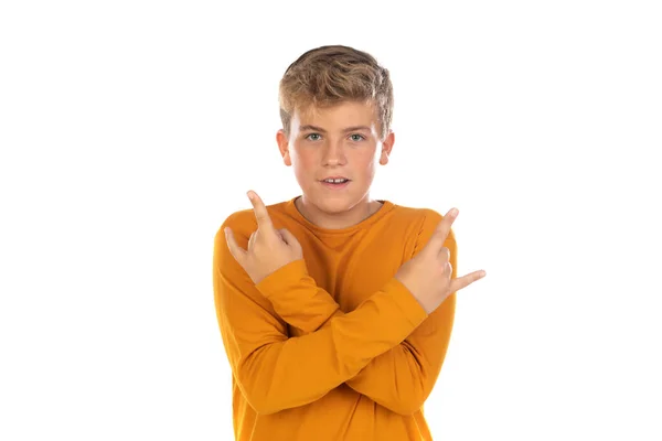 Ξανθός Έφηβος Αγόρι Κίτρινο Μπλουζάκι Απομονωμένο Λευκό Φόντο — Φωτογραφία Αρχείου