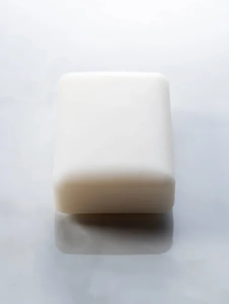 Bílé Pevné Mýdlo Umístěné Mramorovém Pozadí — Stock fotografie