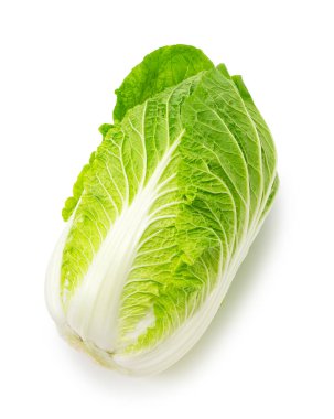 Beyaz arka planda izole edilmiş taze Çin lahanası..