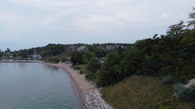 Sahilin ve denizin havadan görünüşü