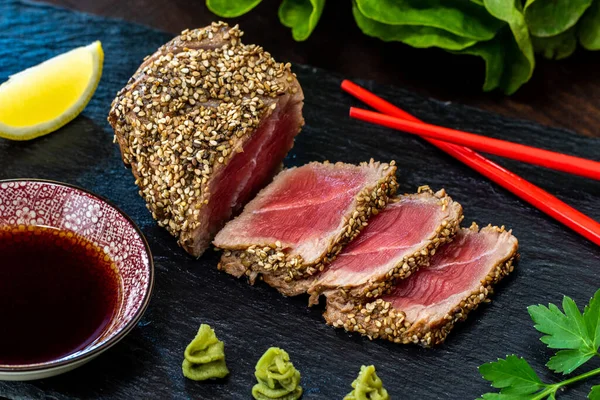 Close Appetizing Sesame Crusted Tuna Steak Medium Rare Yellow Fin — Stock Photo, Image