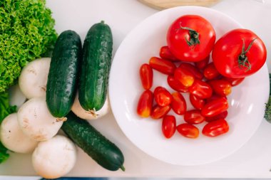 Yemek pişirmek için vejetaryen malzemeler. Sağlıklı aşçılık kavramı.