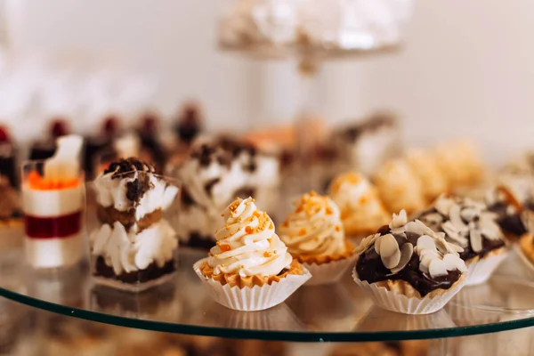Primer Plano Delicioso Buffet Dulce Con Cupcakes Comida Sabrosa Boda — Foto de Stock