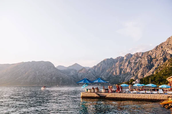 Nabrzeże Ludźmi Wakacjach Kotor Bay Perast Czarnogóra Sierpnia 2019 — Zdjęcie stockowe
