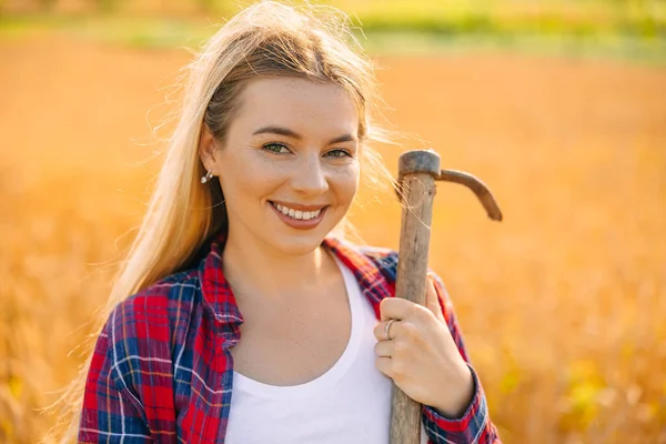 Girl Gardener Smiles Camera Posing Hoe While Working Wheat Field —  Fotos de Stock