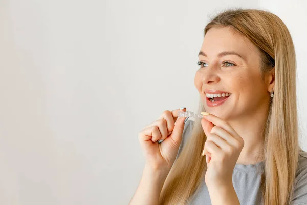 Konsep Perawatan Gigi Dekat Dengan Wanita Dengan Senyum Yang Sempurna — Stok Foto