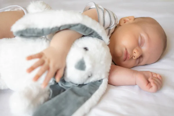 Neugeborene Schlafen Die Ersten Tage Ihres Lebens Niedliches Kleines Kind — Stockfoto