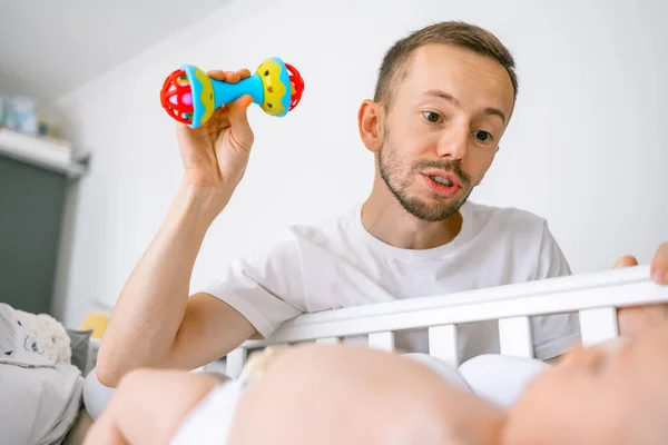 Inept Dad Tries Calm Baby Crib Shaking Rattle Home — Stock Photo, Image