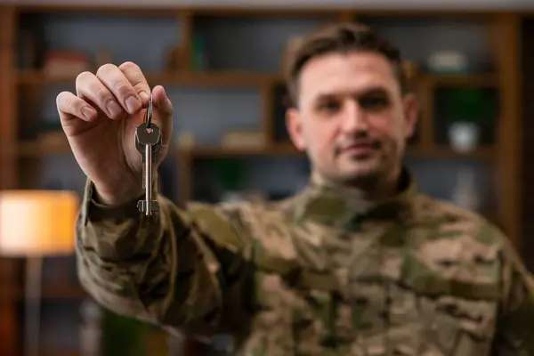 Happy Patriotic Military Man Uniform Holding Keys Blurred Background — Stock Photo, Image