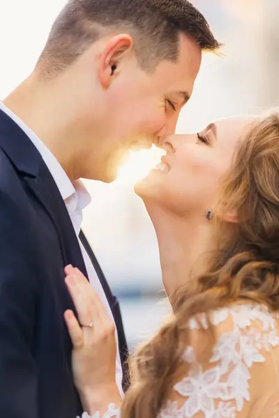 Newlyweds Hugging Kissing City Street Sunlight Bride Groom — Stock Photo, Image