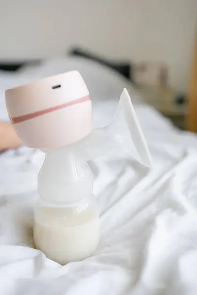 Breast Pump Getting Milk Bed — Stock Photo, Image